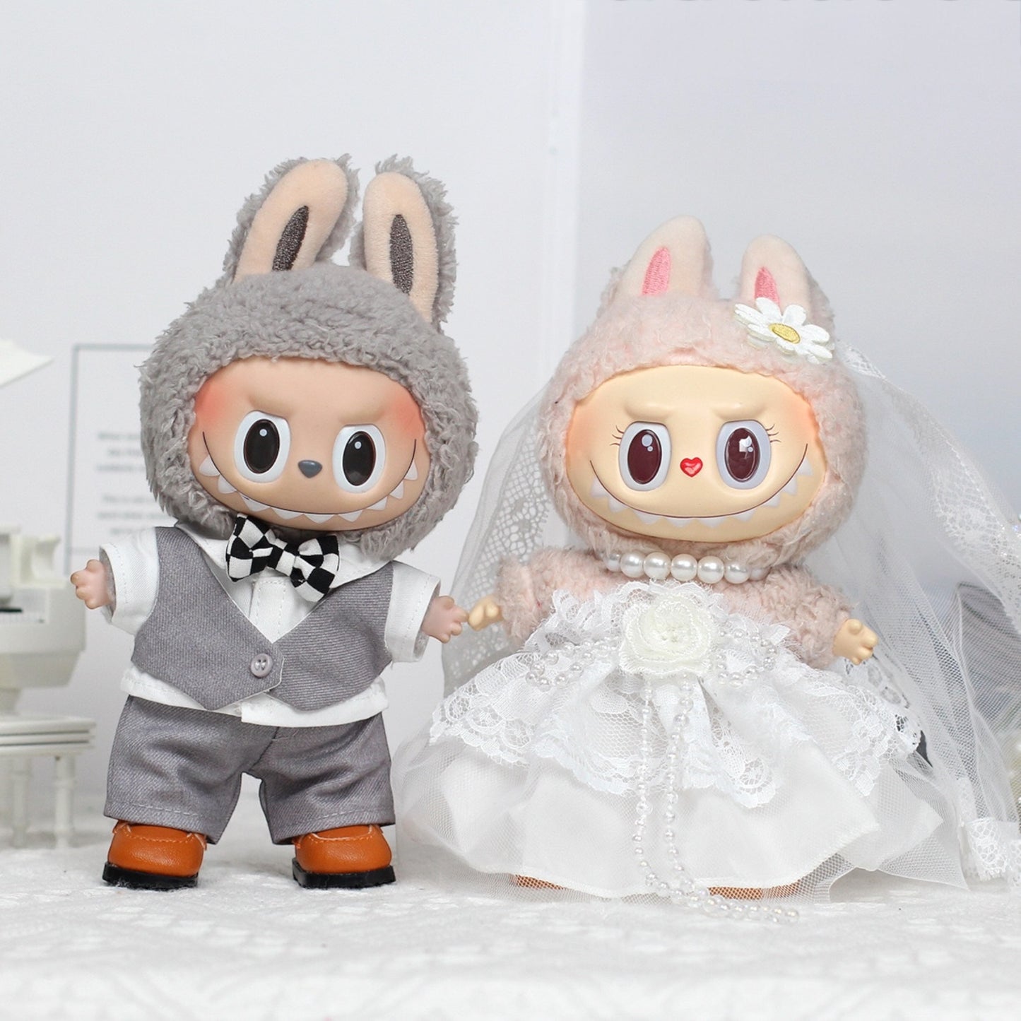 Take your Labubu doll on an adventure with this bride and groom hoodie outfit! Handmade for versions 1 to 3, it ships worldwide with fast delivery. (Labubu figure not included) Go bold, dare to dress up with Labubu! Labubu Outfit bride and groom Hoodie Style - Handmand Doll Outfit