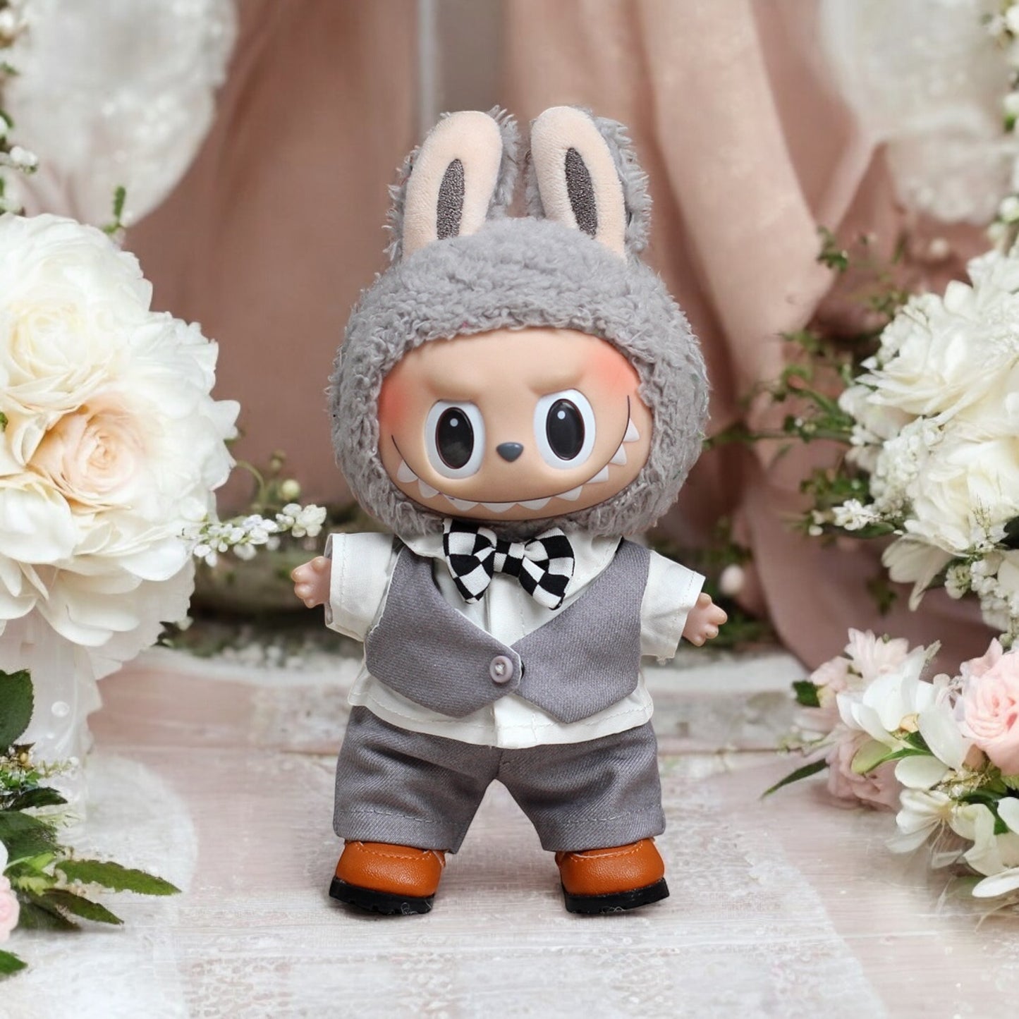 Take your Labubu doll on an adventure with this bride and groom hoodie outfit! Handmade for versions 1 to 3, it ships worldwide with fast delivery. (Labubu figure not included) Go bold, dare to dress up with Labubu! Labubu Outfit bride and groom Hoodie Style - Handmand Doll Outfit