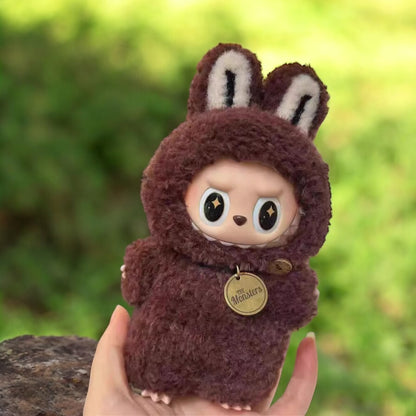 Get your labubu figure ready for an adventure with this unique Brown Dinosaur Zimomo style outfit. Designed to fit versions 1, 2, and 3, this handmand outfit ships worldwide for fast delivery. (Labubu figure not included.) Roar-some fun for any collection! Brown Dinosaur Zimomo style - Handmand Labubu Doll Outfit