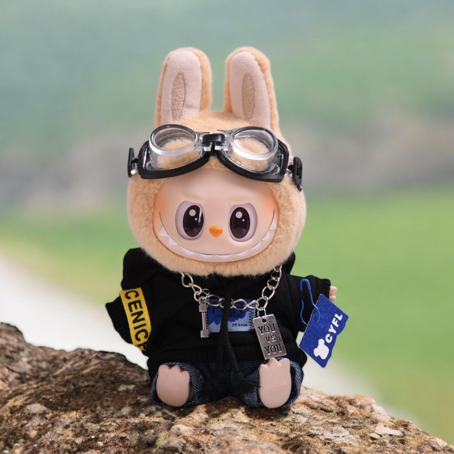 Sky Hopper Pilot Outfit Set for 17cm mini Plush Dolls – Goggles, Hoodie, Jeans & Chain